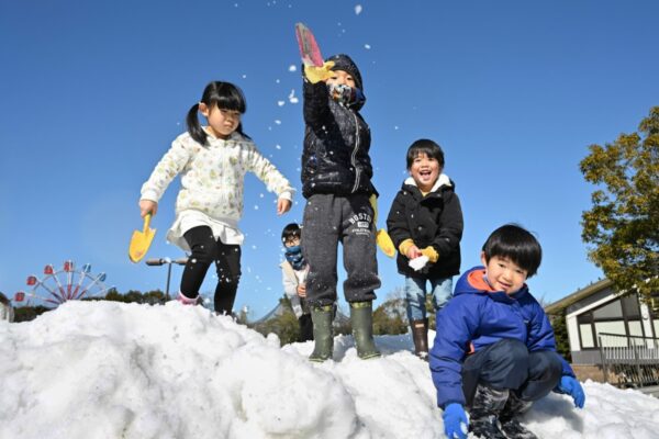 【2026年】高知市で「わんぱーくこうち雪まつり」｜雪山で遊ぼう！キッチンカーも来ます