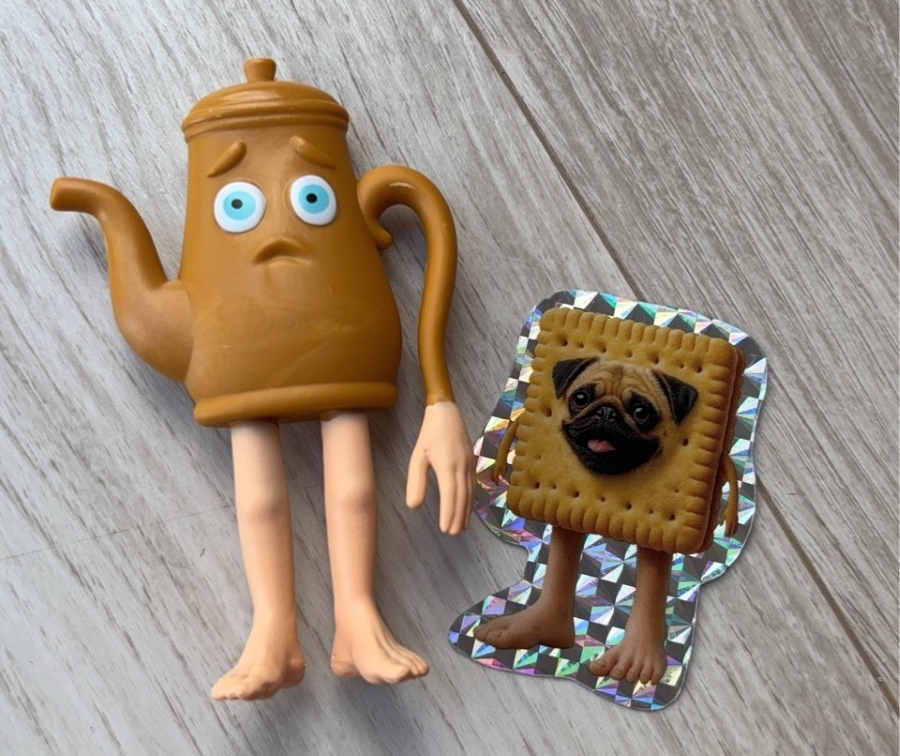 「イタリアンブレインロット」のキャラクター。左は「タタタタ・サフール」で右は「ビスケット・ドッグ」だそう。確かにちょっと気持ち悪い…