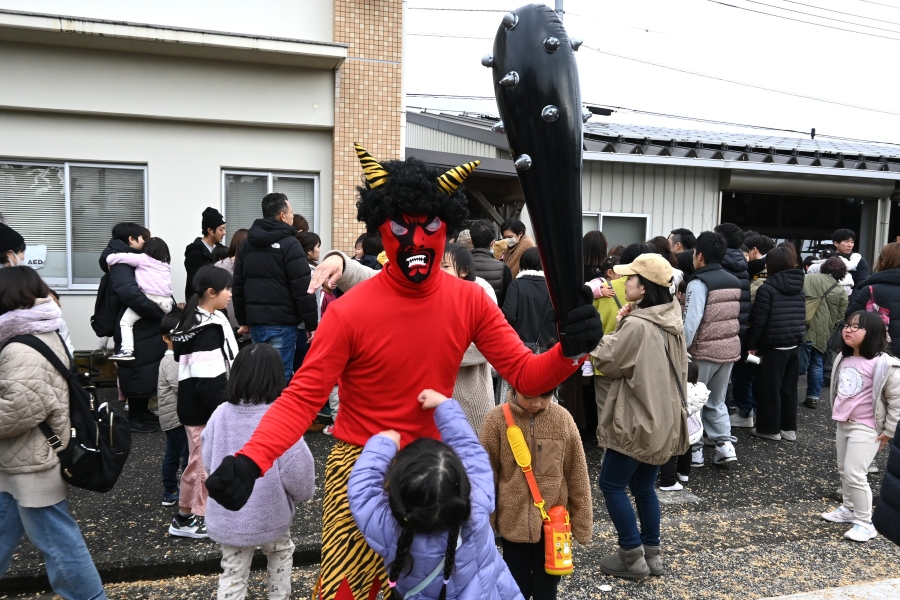 交通公園の鬼。見た目は怖いですが、子どもには人気