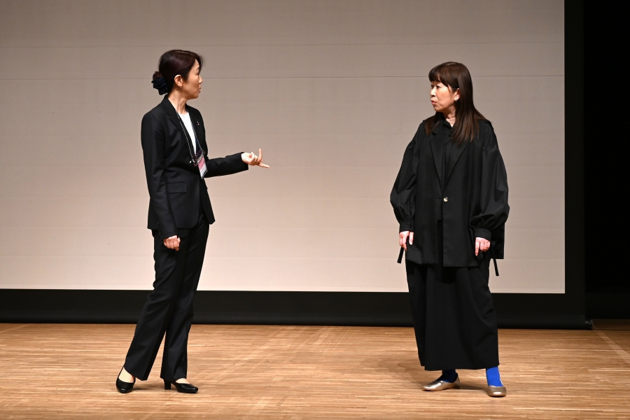 市民公開講座では寸劇も交え、乳がん検診の大切さが伝えられました