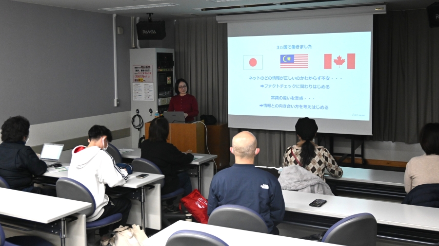 安藤さんの講演会には学校の先生や保護者らが参加しました