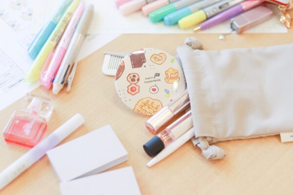 【2026年】高知市で2/11に「えらべる！缶アイテム作り」（高知まんがBASE）｜自分で描いた絵がバッジ、マグネット、ミラーの缶アイテムに！3種類から選べます