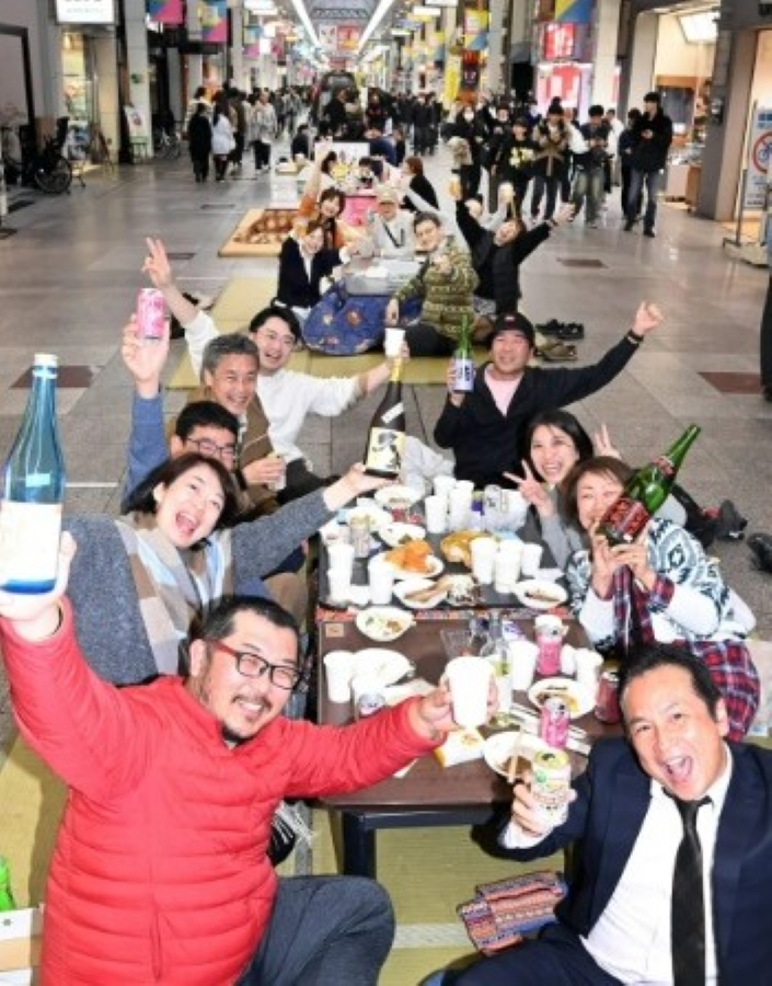 おまちの中心街がおきゃく会場に！（２０２５年３月２日付高知新聞掲載）