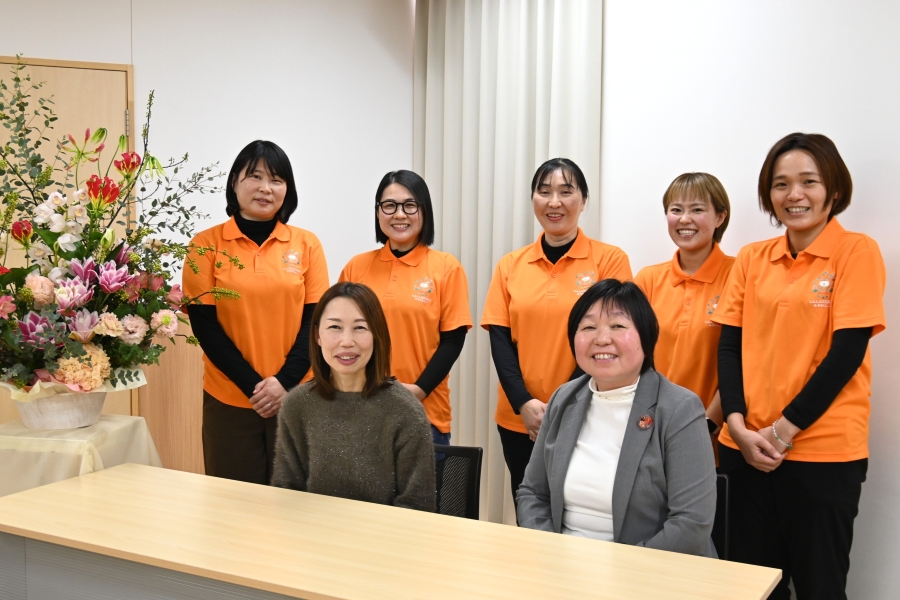 講師の中谷奈央子さんと「にんしんSOS高知みそのらんぷ」の皆さん