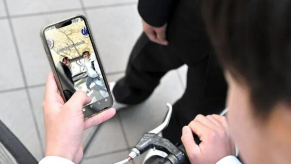 中学2年生の3割がスマホ動画を「1日4時間以上」も見ている？！高知県教委のアンケートで明らかになりました