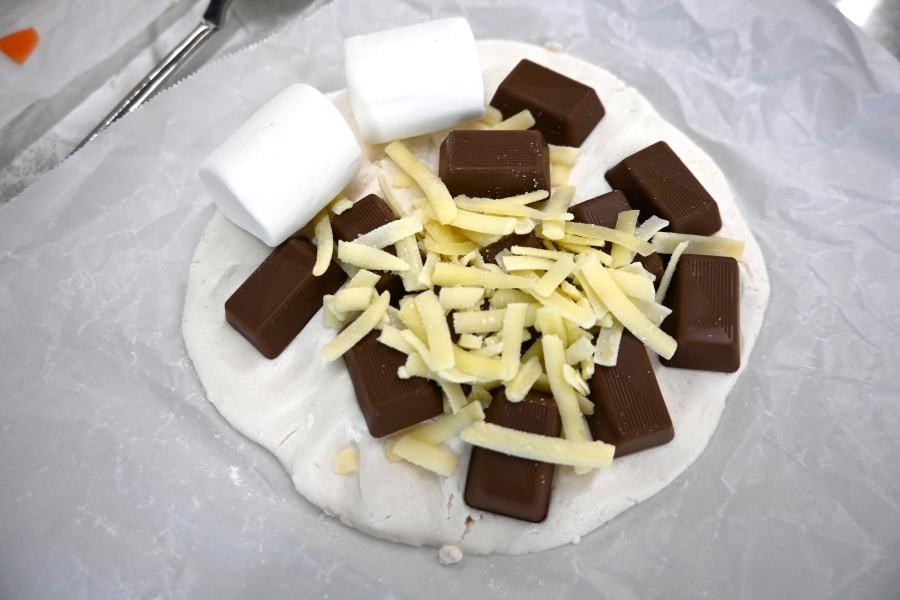 妹さんはチョコにマシュマロにチーズ！どんな味になるのでしょうか！