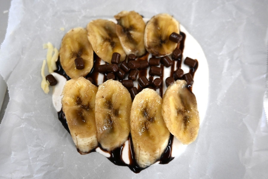 夢のチョコバナナピザもてんこ盛り！