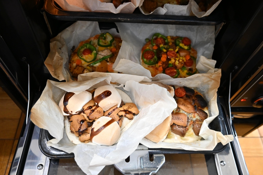 焼けてきた…！マシュマロはかなり膨らみます！