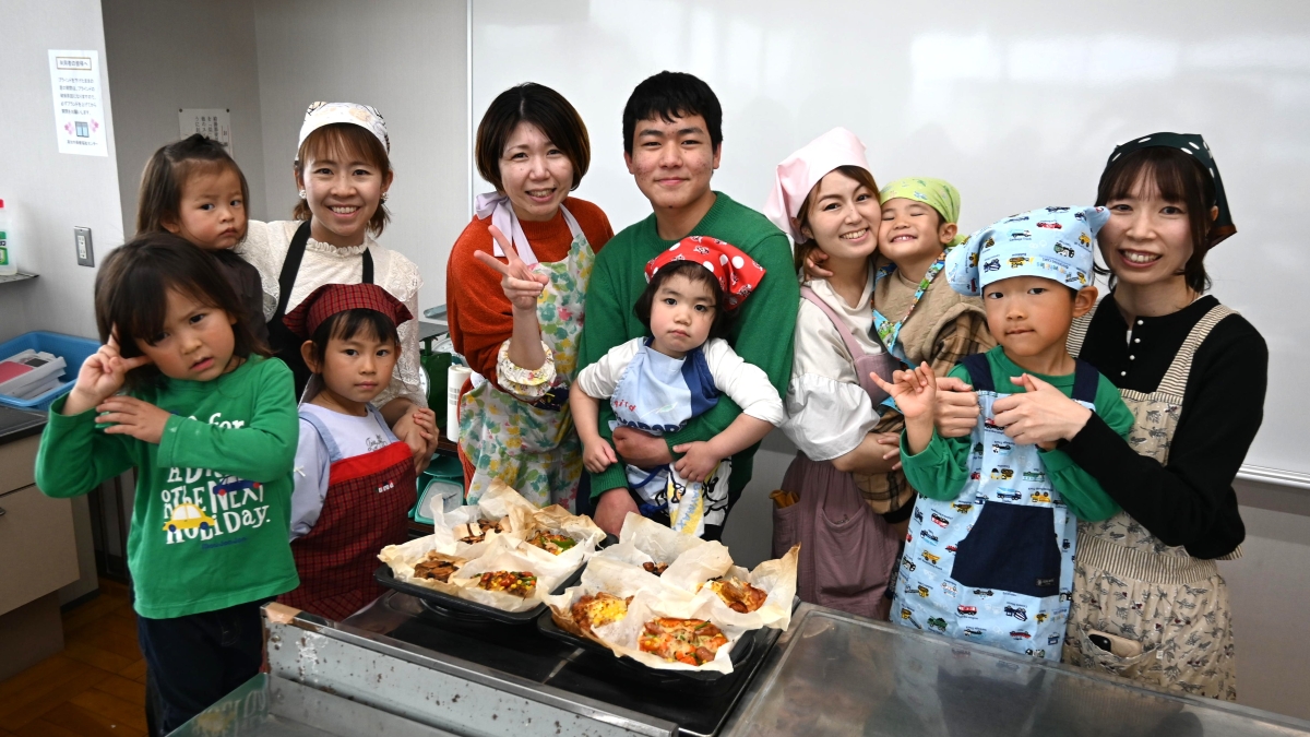 おでかけできない休日は親子クッキング！｜幼児でも楽しく作れる「米粉ピザ」をココハレサポーターズが作ってみました