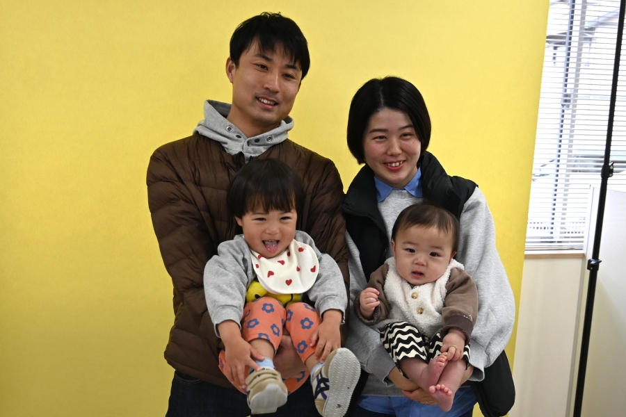 お兄ちゃんも抱っこ！