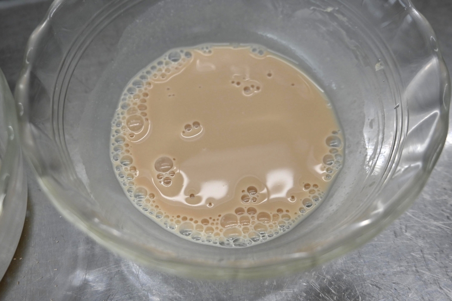 少量のお湯でこの状態になるように溶いておきます