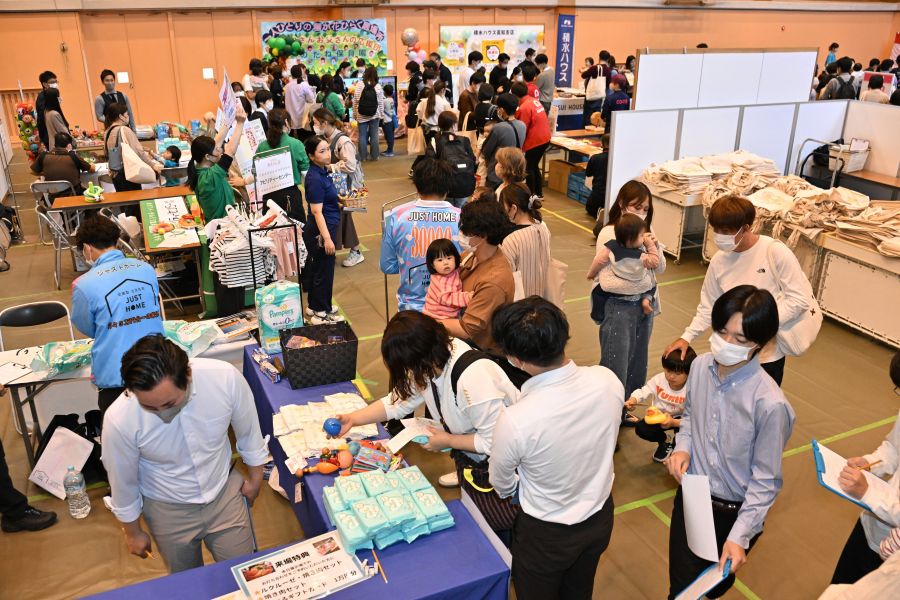 赤ちゃん会パートナーの企業ブースも盛況