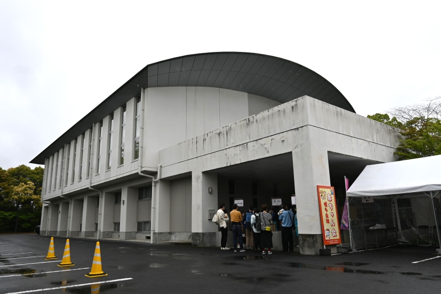幡多会場はあいにくの雨でスタート