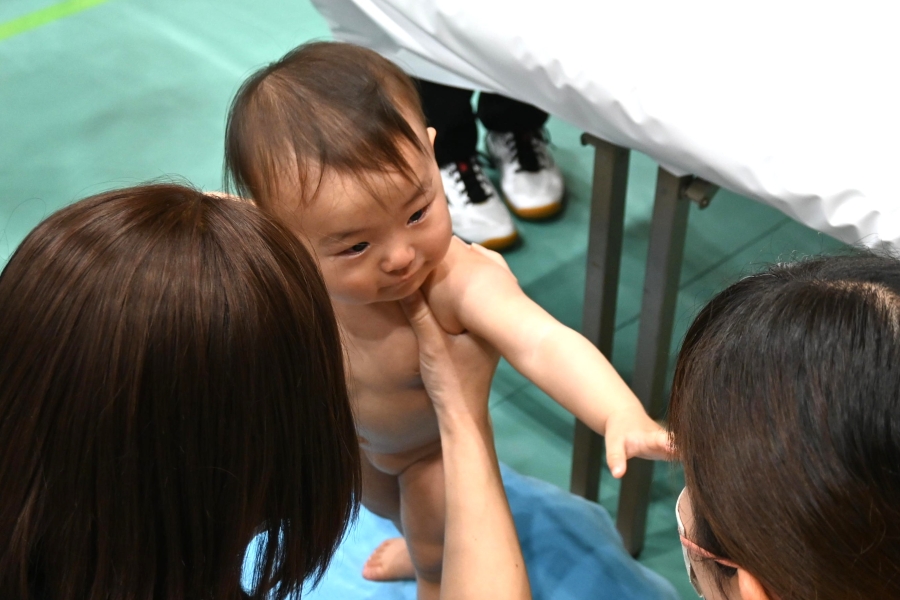 体重計は赤ちゃんに静止してもらう瞬間が難しい！