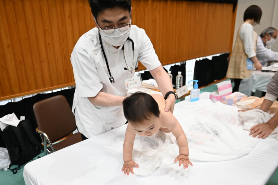 反射を確認したり