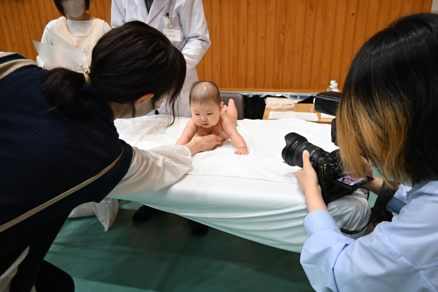 診察の手を止めてくださったり