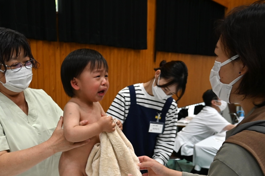 ママの抱っこはまだですか？