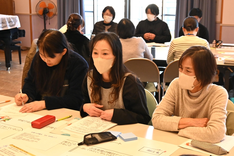 発表をもとに意見を出し合いました