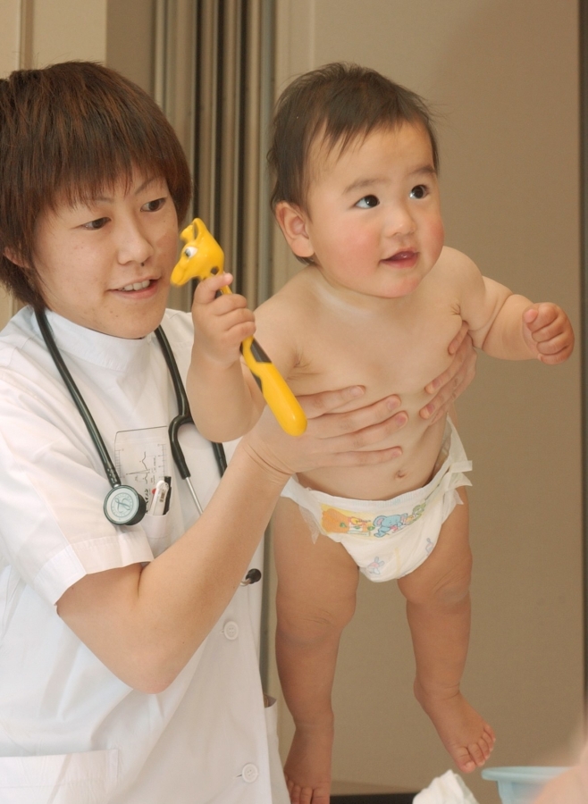 幡多会場での初開催は2004年。221人の赤ちゃんが参加しました（高知新聞2004年5月4日掲載）