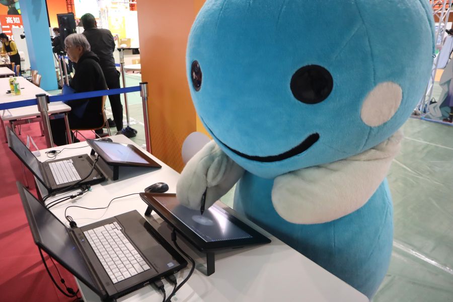 くろしおくんも液晶タブレットで描画に挑戦