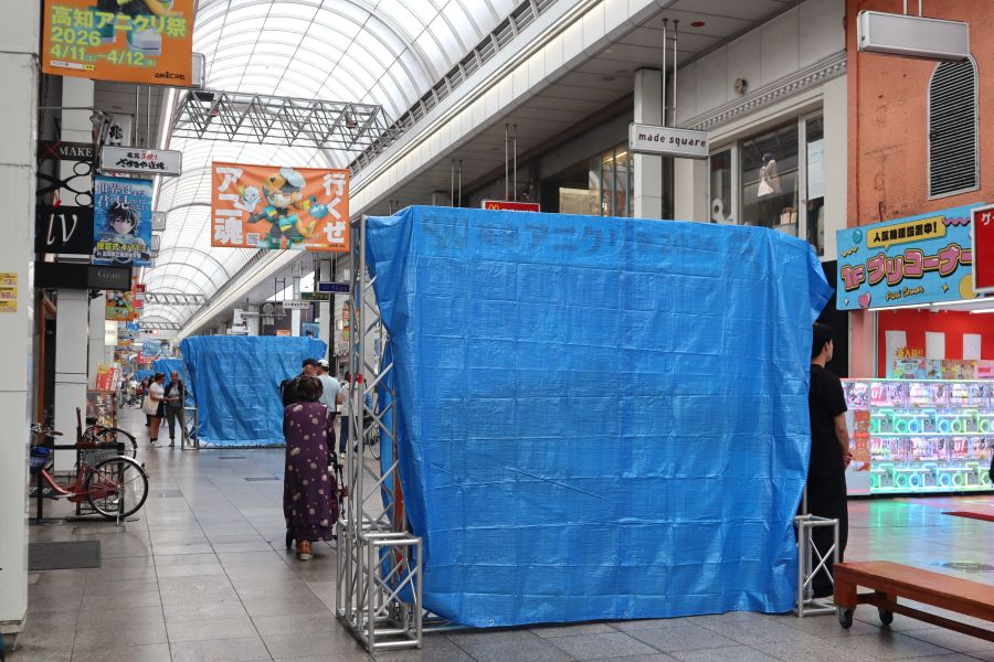 前日の時点では詳細はブルーシートに覆われていました