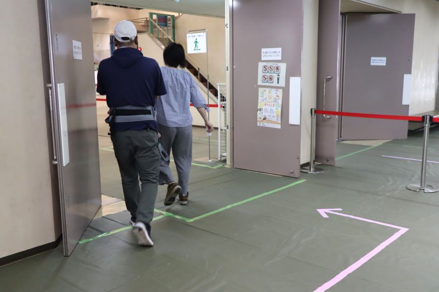 誘導に沿って大ホールに入り、スタートです！