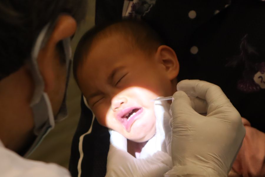 だ液を取らせてね。一瞬で終わるよ！