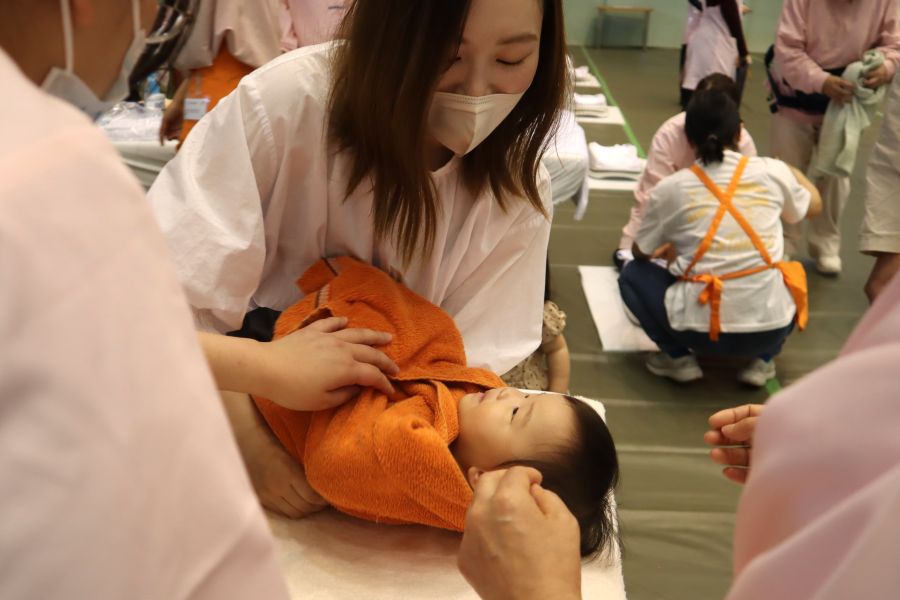 お疲れさま！タオルにくるまれ「ふぅ…」