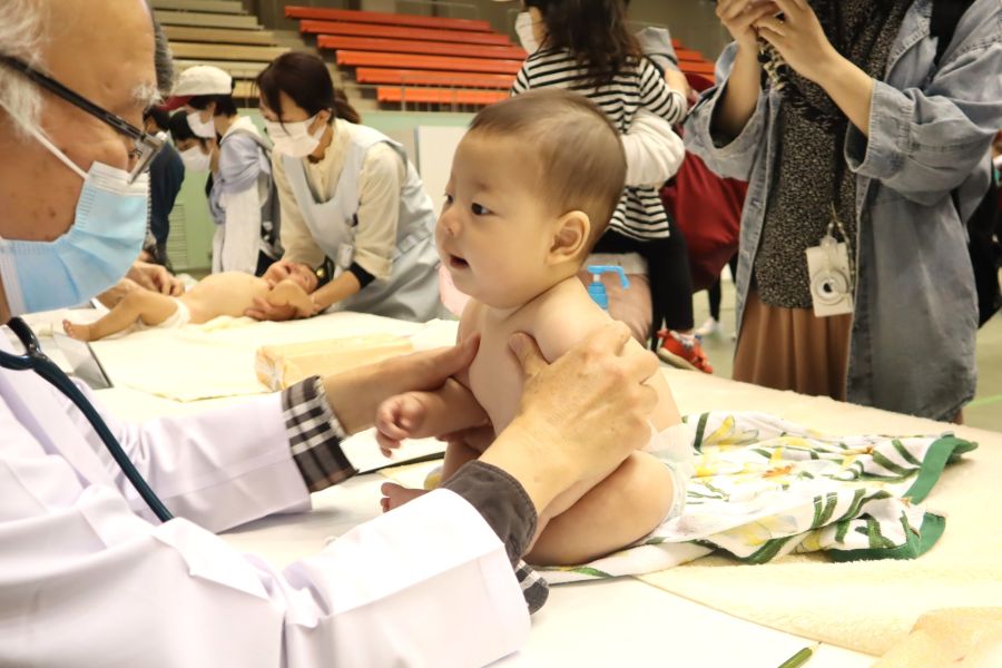 首の据わりはどうかな？