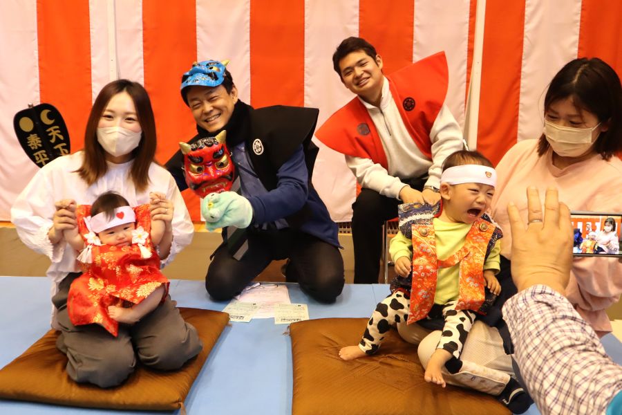 青場所の行司は井上琢己アナ、井出一崇アナ