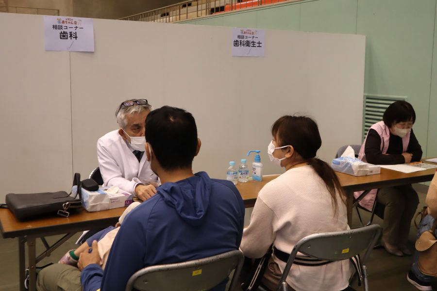 歯科の相談コーナー。歯科衛生士もいます