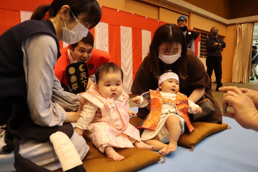 取り組みの後は仲良くパチリ