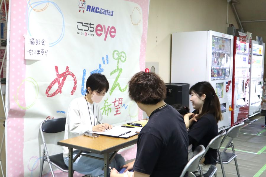 会場で「めばえ」参加を受け付け