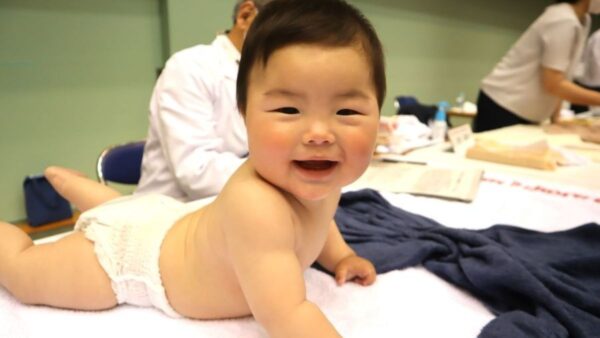 【2026年】第92回赤ちゃん会・高知会場に 965 人が参加しました｜生後3カ月～1歳6カ月の赤ちゃんが大集合！泣いて、笑って、元気いっぱいの会場をレポートします