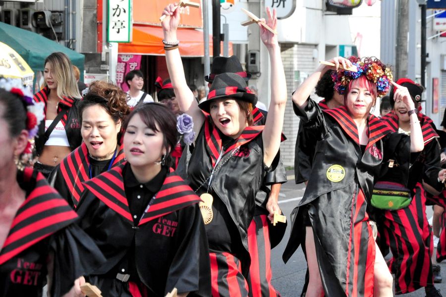 復活する「Team　GET」。ディスコサウンドで会場を沸かせた名物チームだ（万々競演場、２０１９年撮影）