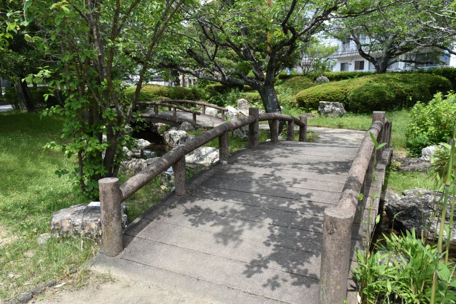 橋も架かっています