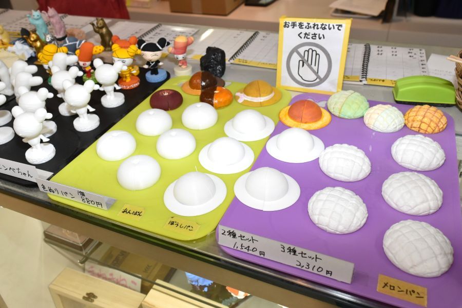  ぼうしパンにも色塗り！
