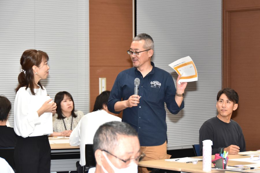 参加者の前で発表しました