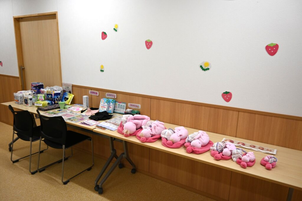 壁側にはグッズを展示