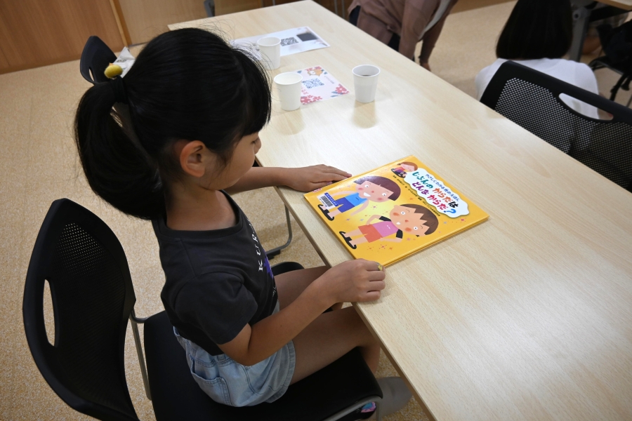 気になる本は座って読んでみてください