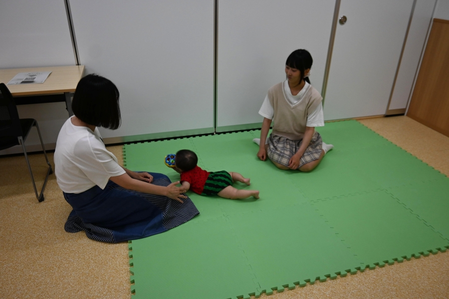 「らんぷの保健室」には赤ちゃんが過ごせるスペースが設けられています