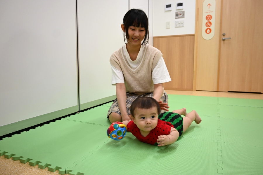 取材した日は中学生のお姉ちゃんと弟が遊んでいました