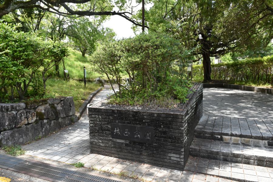 城西公園の東側の入り口です