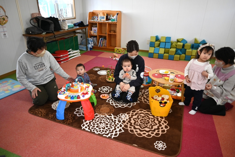 赤ちゃんはすぐ隣のお部屋で保育士さんが預かってくれます