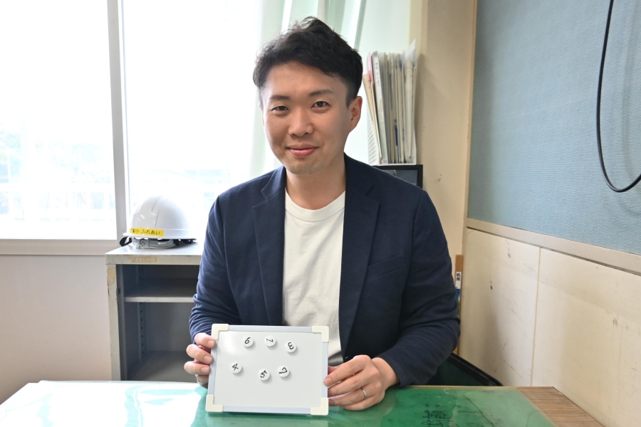特別支援では教材を手作りすることが多いそう。こちらは数字のボード
