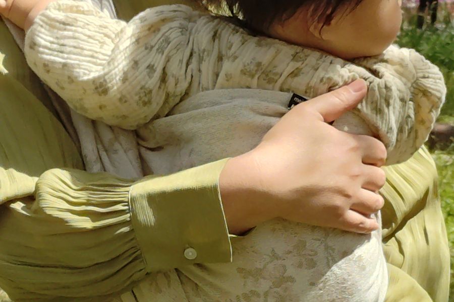 赤ちゃんの「安心」を支える抱っこや授乳
