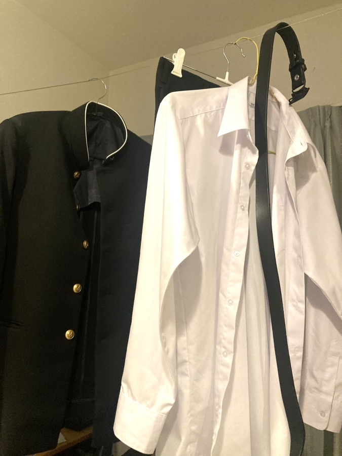 中学校の制服もデカい！夫も着れました（笑）
