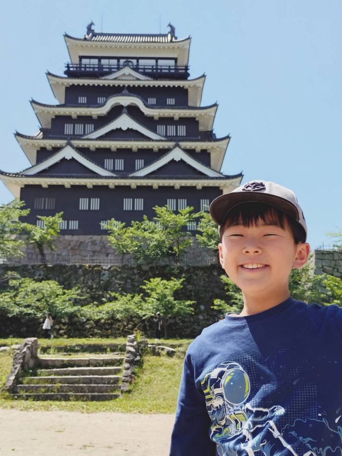 城が好きであちこちの城巡って１００名城のスタンプを集めるのにハマっています。連休に行った広島県の福山城では石垣に興奮していました
