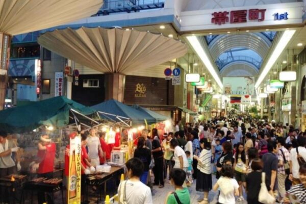 【2026年】高知市の中心商店街で「第52回土曜夜市」｜今年も5回開催！B級グルメやゲームコーナーが並びます！6/27はウルトラマンゼロが登場します