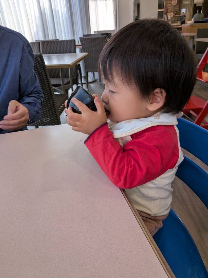 食事に味噌汁が出ると椀を離してくれません